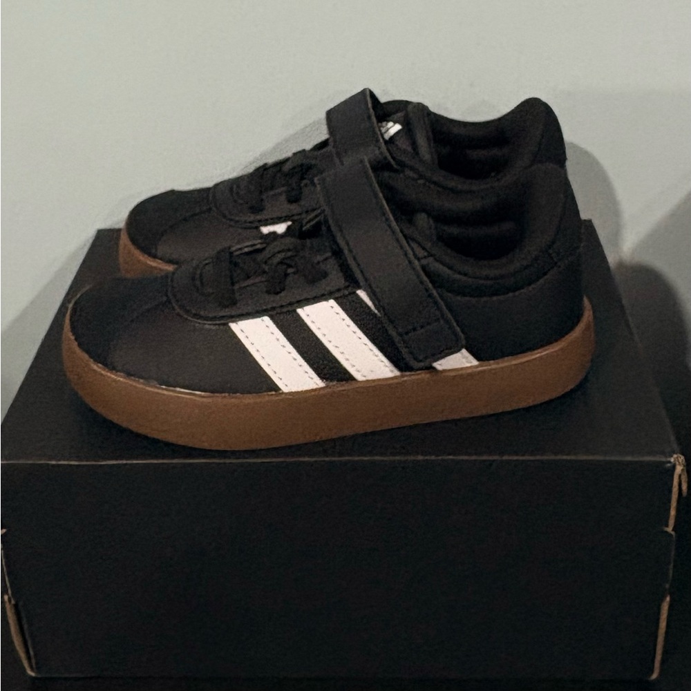 Adidas Kids VL Court 3.0 Elastic Lace Shoes | Color:Black/White | size: 11K